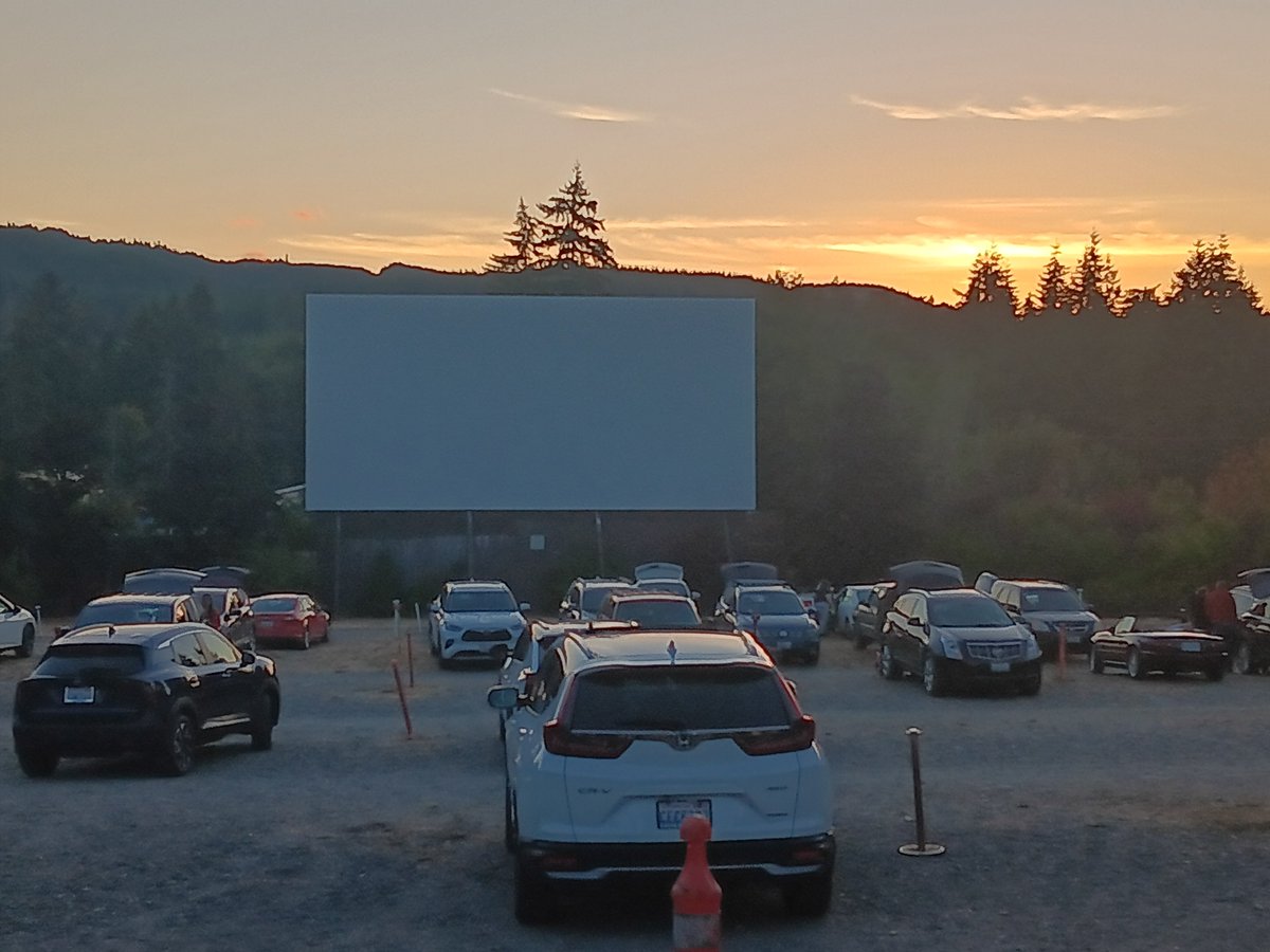 ScottMWest's tweet photo. Rocky Horror Picture Show at the drive-in. A beautiful tribute. RIP Tim Curry. #TimCurry #RockyHorrorPuctureShow #TheDriveInWillNeverDie https://t.co/UnnbkvUvP2