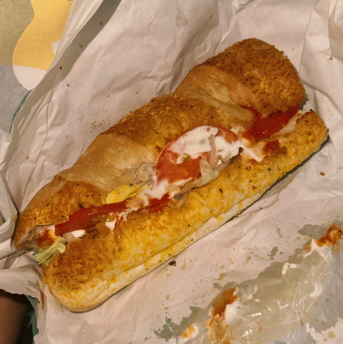 holychesa_'s tweet photo. As a pecinta sayur dan ikan, ak bener2 ketagihan tuna mayo subway. Di bandung tuna mayo, balik bsd tuna mayo jg. Belah dadaku isinya tuna mayo🤎 https://t.co/DFEuV09uwF