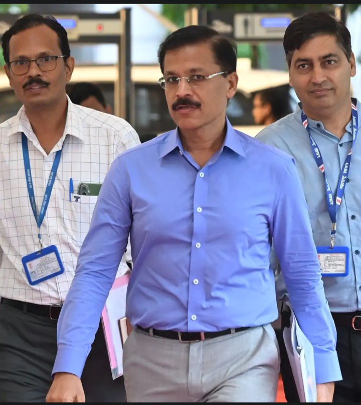 M_Patel15's tweet photo. बॉम्बे हाईकोर्ट ने महाराष्ट्र FDA से पूछा –“क्या आप खुद को लॉर्ड समझते हैं?”IAS तुकाराम मुंढे

सिर्फ 3 महीने में-
•1100+छापे
•165 लाइसेंस सस्पेंड
•शाहरुख खान, अजय देवगन, टाइगर श्रॉफ को नोटिस देश भर में चर्चा।
#TukaramMundhe #MaharashtraFDA #BombayHighCourt #FoodSafety https://t.co/HJKJaelekc