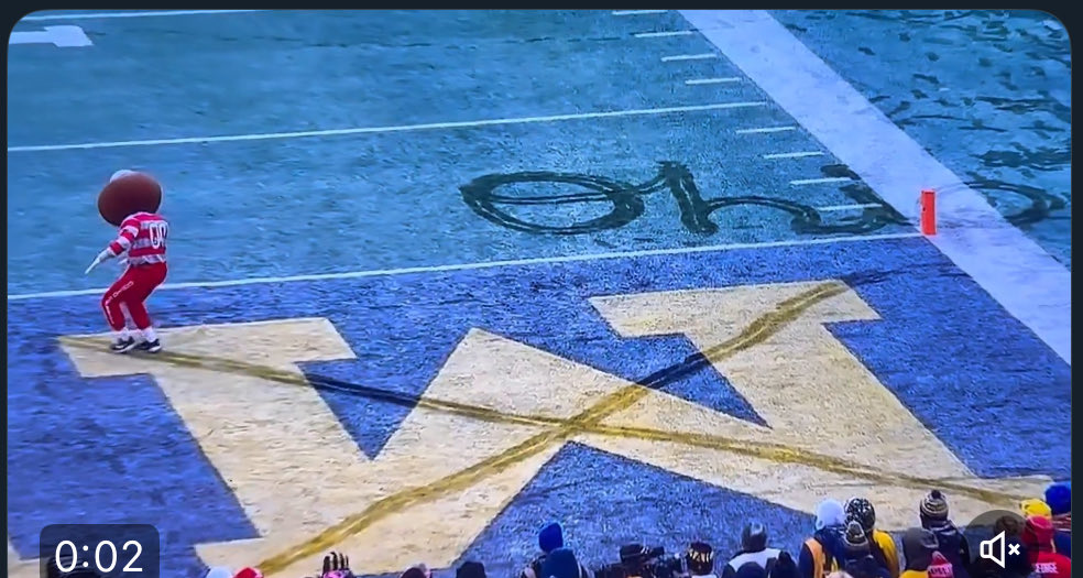 JrBaker89's tweet photo. @JonnyMicro … ❌ichigan fans are full of shit anyway https://t.co/rBYGwM8NKg