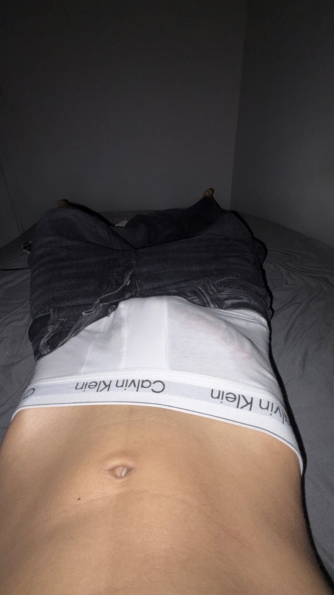 a_rndf8's tweet photo. Vous préférez me sucer ou que je vous baise ? #mlm #CalvinKlein #gay https://t.co/dN5es9S758