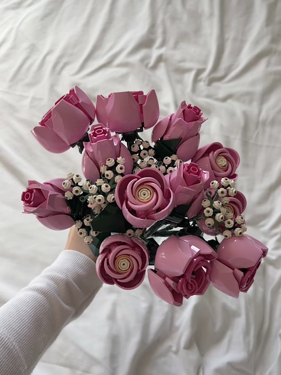 Superwomanwx's tweet photo. pink roses lego https://t.co/LA5SmjYavS