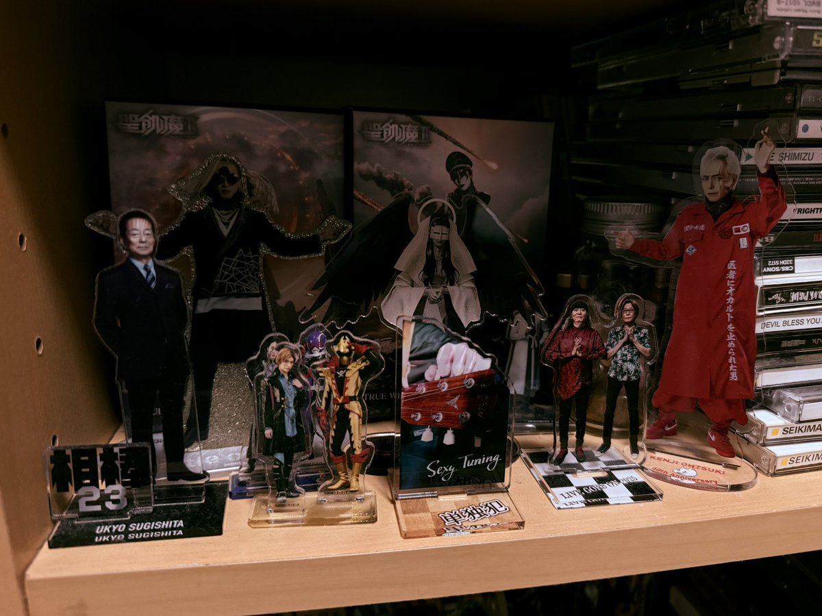 ave_special's tweet photo. この7連勤SexyTuningと一緒にどうにか走り抜ける事が出来ました…
また連れ歩くこともあるかと思いますが
一旦、自室のアクスタコーナーへ… https://t.co/SVehrEt8XR
