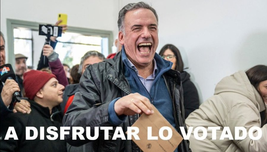 riverafrutos's tweet photo. Como se solucionan las balaceras en Malvín Norte, Unión, Marconi, Manga y el Cerro?

Fácil, viajando a Roma, Nueva York y Suiza, y comprando carteras Louis Vuitton.

A disfrutar lo votado!! https://t.co/ziNOEv2ZUM