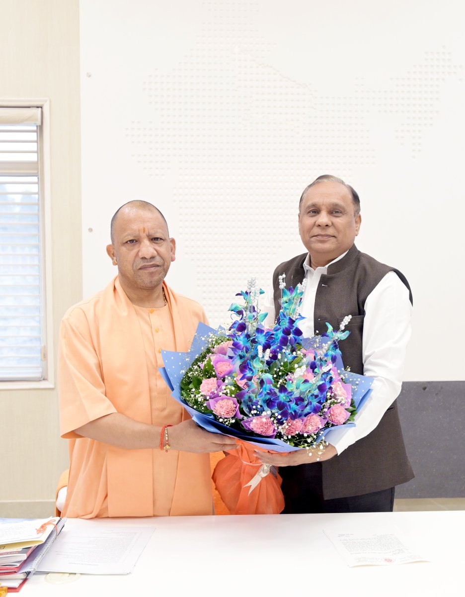 myogioffice's tweet photo. मुख्यमंत्री श्री @myogiadityanath जी महाराज से आज लखनऊ विश्वविद्यालय के मा. कुलपति प्रो. जे.पी. सैनी जी ने शिष्टाचार भेंट की। https://t.co/fhnC9ZLIgj