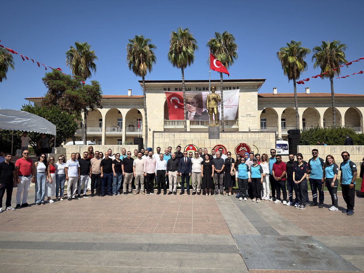 mersin_ism's tweet photo. Müdürümüz Uzm. Dr. Mustafa Ekici, hizmet başkanlarımız, başkan yardımcılarımız, il ve ilçe müdürlüklerindeki çalışma arkadaşlarımızla birlikte, 30 Ağustos Zafer Bayramı’nın 104. yıl kutlama programına katıldılar.

Tarih yazan bu şanlı zaferin gururuyla; başta Gazi Mustafa Kemal Atatürk ve silah arkadaşları olmak üzere tüm kahramanlarımızı rahmet, minnet ve saygıyla anıyoruz. 30 Ağustos Zafer Bayramı’mız kutlu olsun! 🇹🇷

#ZaferBayramı 
#30AğustosZaferBayramı