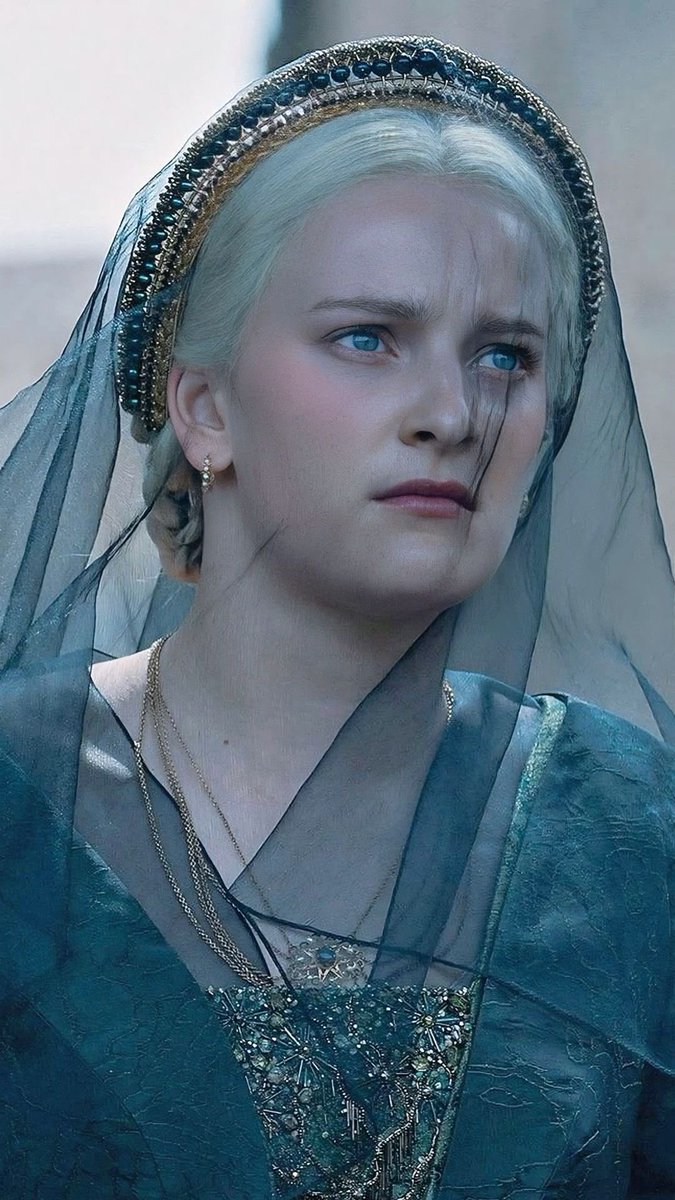 dfw_ella_'s tweet photo. Genuine question: could Helaena have jumped to her death because she saw a future where she had to ride Dreamfyre and burn people with her? https://t.co/VT2GWLXyRx