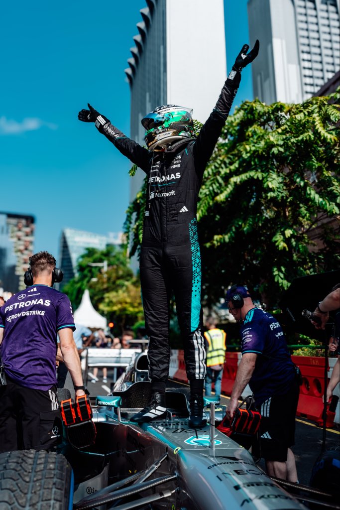 MercedesAMGF1's tweet photo. adidas Orchard Road Ignition 💜

We’ve had the BEST weekend in Singapore launching our Vanda Bloom collection 🇸🇬 https://t.co/AaEmo5mjQz
