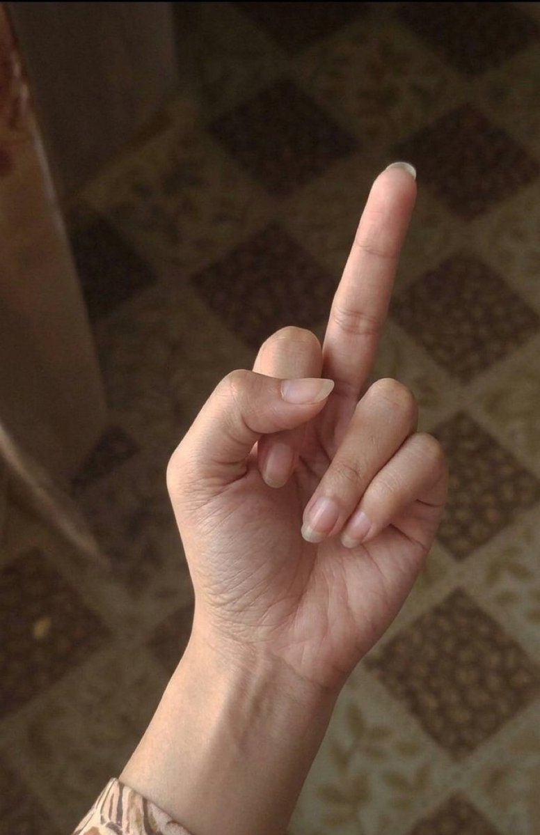 BRRR8RRR's tweet photo. ديوث؟؟؟ https://t.co/8eHvsIOXeY