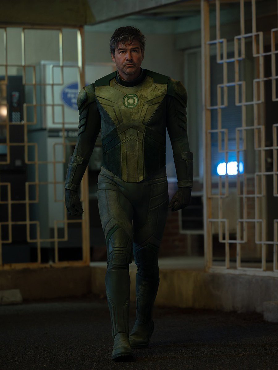 EverythingDCU_'s tweet photo. Look at Hal Jordan in his suit https://t.co/p5Uc7PlMll