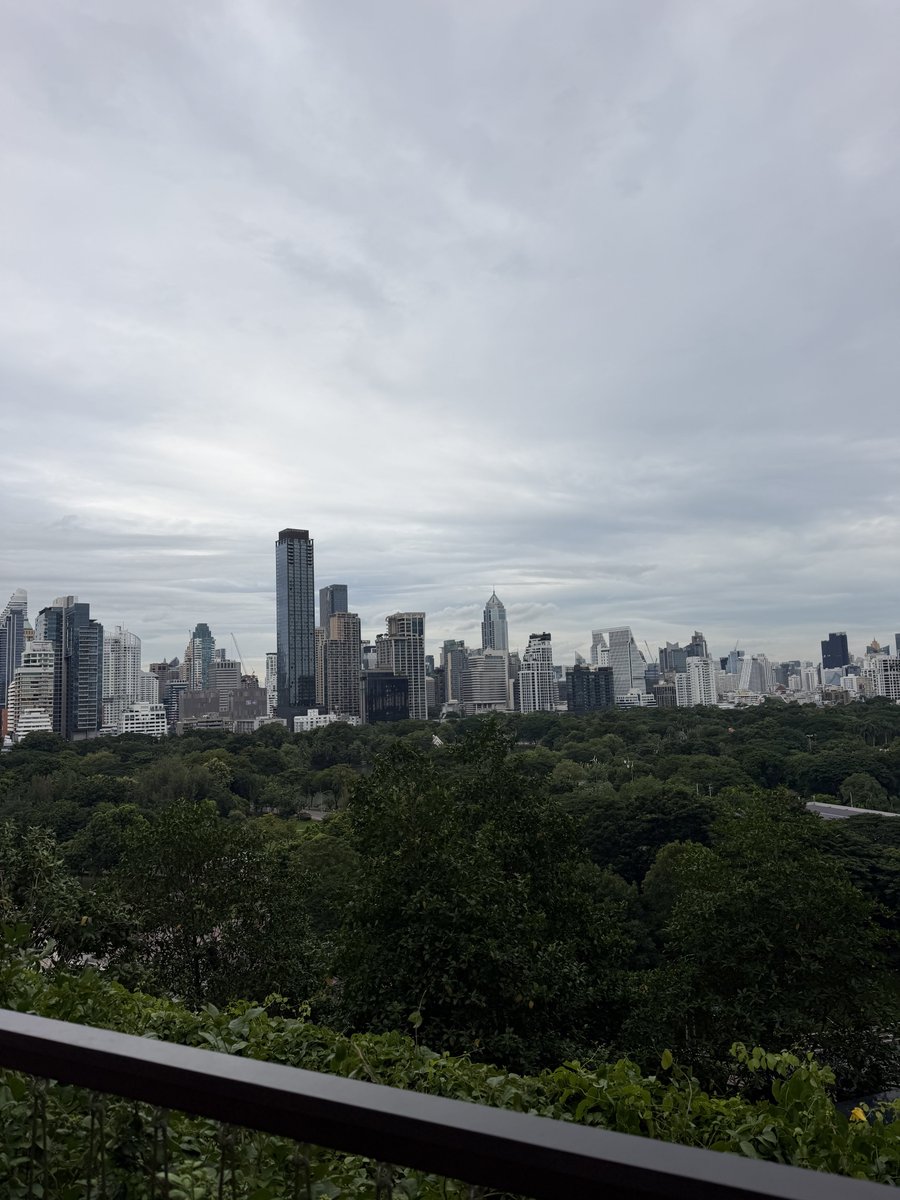 Tee99914342's tweet photo. Central Park https://t.co/TQv3MIinUT
