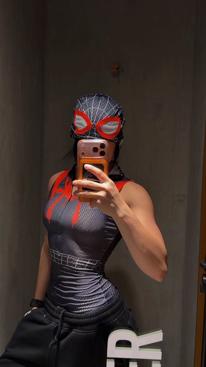 x_sz98's tweet photo. آخر وحده تسوي الترند بس بطريقه المعضلين 🕷️😝 https://t.co/hhzCMSfU0p