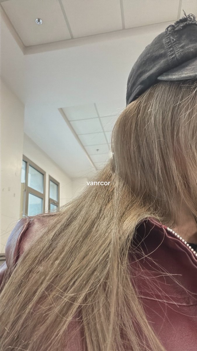 vanrcor's tweet photo. everything about me is dark aesthetic except my hair- https://t.co/Ug37Vdlmty