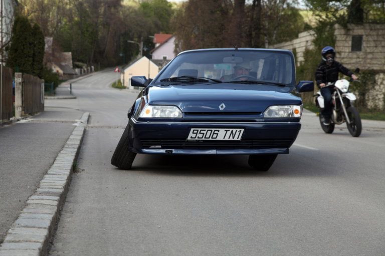 256Rootyherman's tweet photo. Cars in Italy coz everything there is in Italics https://t.co/43AdRB983d