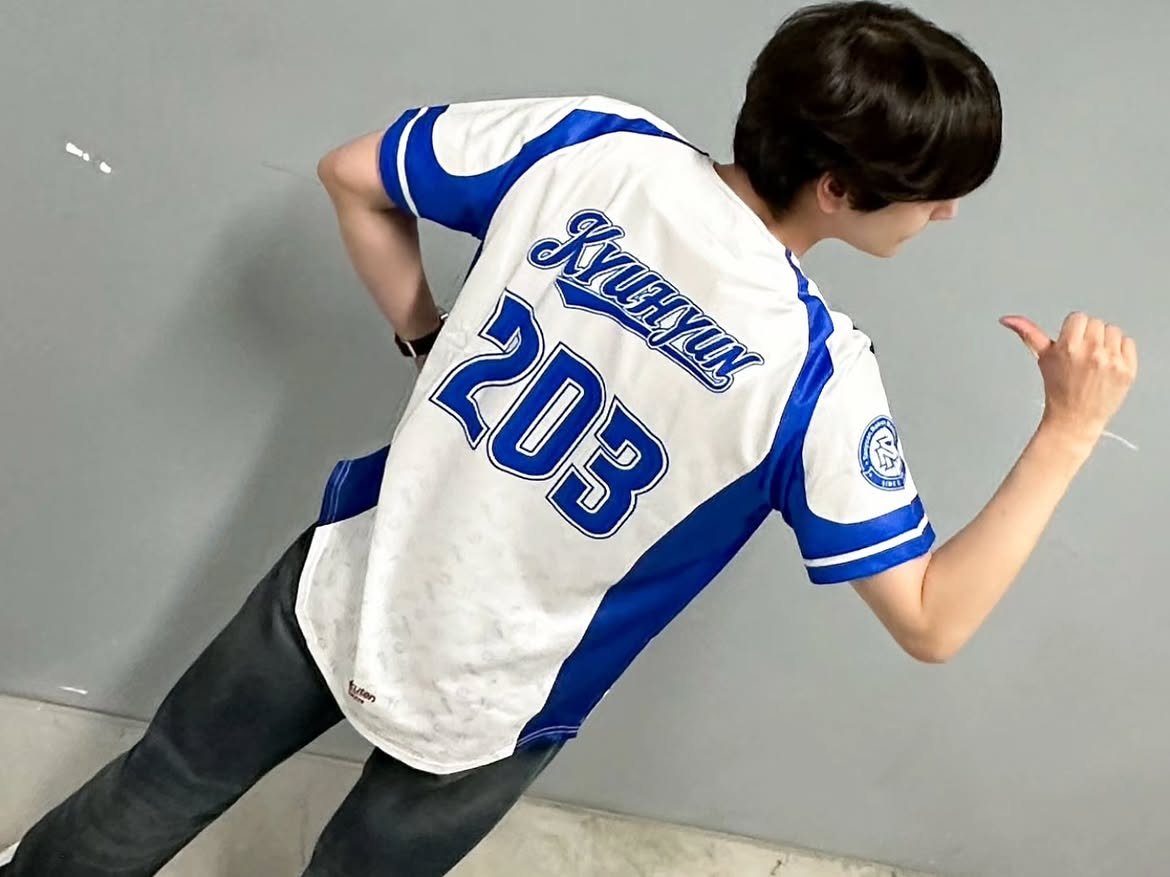 baguettekyu's tweet photo. Gyuram88's insta update

Today was seriously so much fun… I never imagined there would be so many people coming.
 I’m genuinely so touched!!!
 Today was truly such a happy day!!! 💙
I want to come back as first-pitch guest again haha next time  ⚾️😆 https://t.co/UsBEmG5GAn