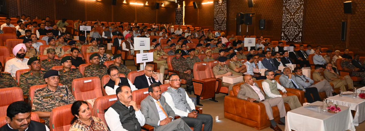 manojsinha_'s tweet photo. After successful conclusion of the sacred Shri Amarnath Ji Yatra 2026, felicitated officers of SASB, Administration, J&K Police, Army, CAPFs, BRO, medical professionals and service providers, who made it possible. Nearly 4.8 lakh pilgrims had darshan of Baba Barfani over 57 days. This success belongs to Team Jammu and Kashmir, who turned duty into devotion. Their spirit of seva reflects the true soul of Jammu Kashmir. My heartfelt gratitude to all.
