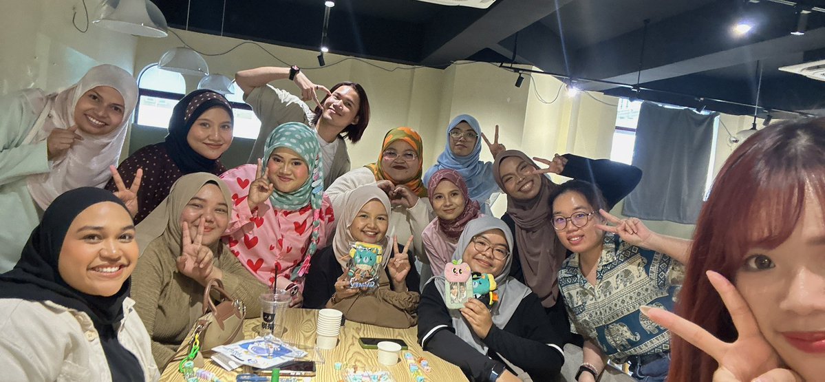 skynaninis's tweet photo. Coming all the way from Penang to celebrate PondPhuwin’s 6th Anniversary with all the pretty Narawins here!!! 

It was SO worth it and I had so much FUN today 😭❤️ Thank youuu all so much for all the fun &amp; freebies too!!! 

Until we meet again! https://t.co/K92AYFdFf1