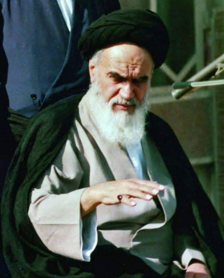 gy0uu4's tweet photo. يا مسلمي العالم انهضوا و اجتمعوا تحت راية التوحيد و اقطعوا أيدي الخونة المستكبرين عن أوطانكم وأعيدوا مجد الإسلام"

الإمام روح الله الخميني https://t.co/k7GNw5ZJ9g