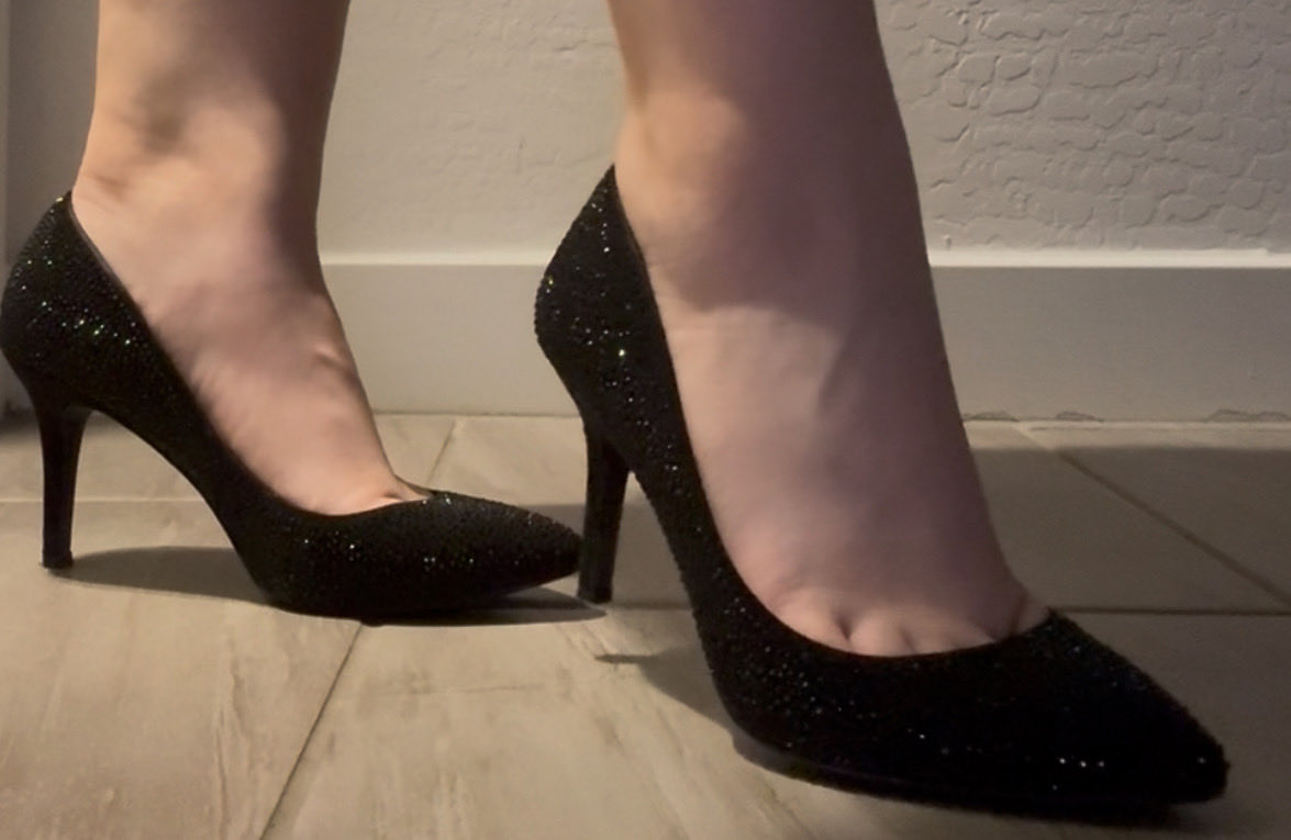 empty4christina's tweet photo. Selling  my teenage feet and socks and shoes https://t.co/NJJvKoW8kk