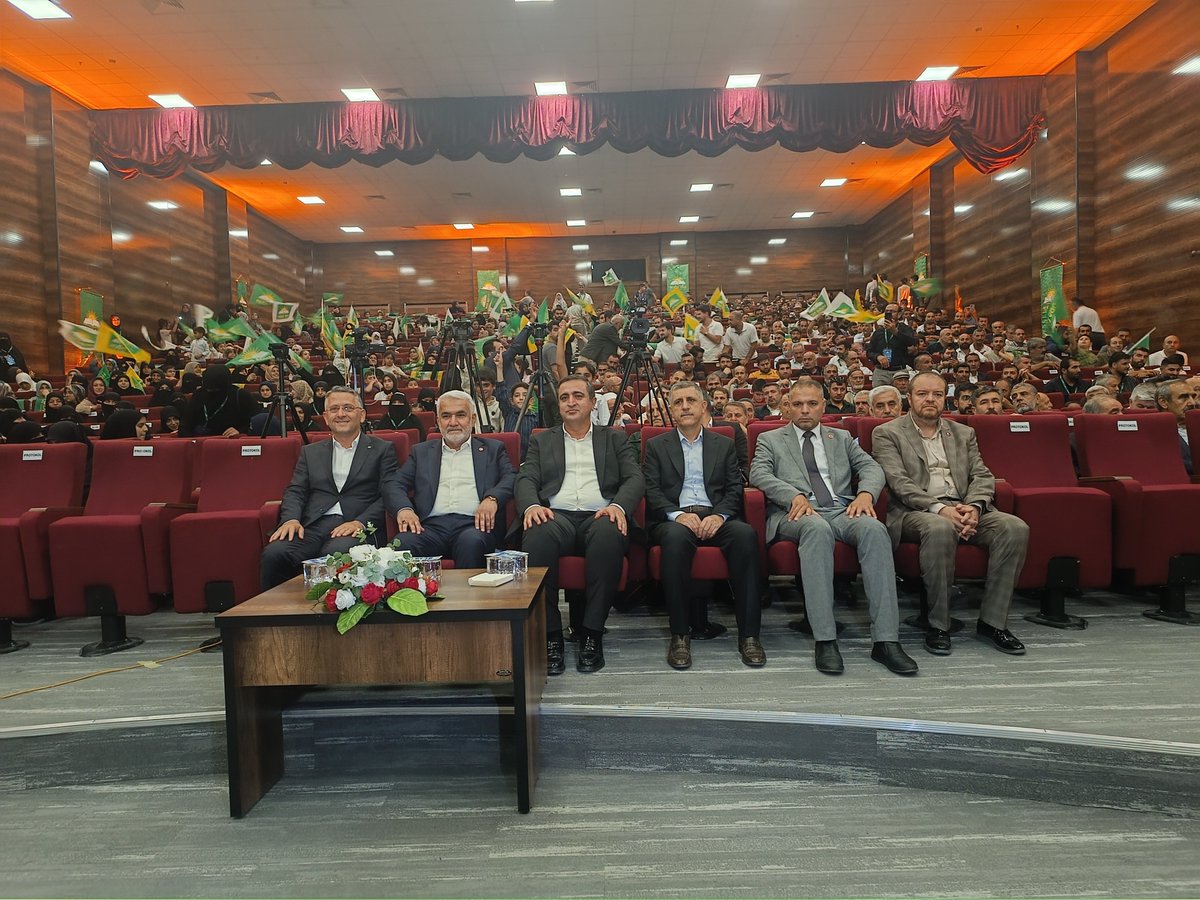 Tarafsizvanhabr's tweet photo. HÜDA PAR Van’da 5. Olağan Kongresini Gerçekleştirildi

Kongreye HÜDA PAR Genel Başkanı Zekeriya Yapıcıoğlu da katıldı.

Partililerin yoğun katılım gösterdiği kongrede, teşkilat çalışmaları ve partinin Van’daki faaliyetlerine ilişkin değerlendirmelerde bulunuldu. https://t.co/ioLK6VE9Pj