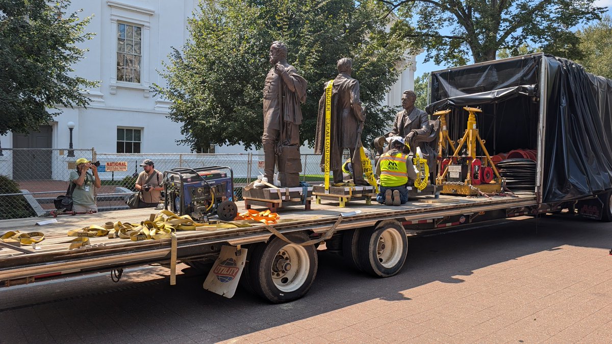 GoadGatsby's tweet photo. Today 3 statues came down in the Virginia Capitol Square including one of Confederate General Thomas "Stonewall" Jackson. Other statues include Hunter Holmes McGuire and former Governor William Smith. https://t.co/QXp6nJ0uSV