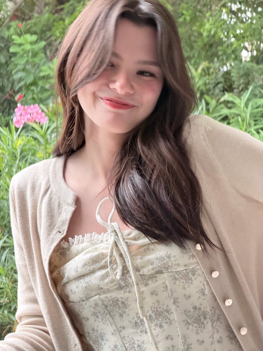 OneilyMusic's tweet photo. Becky Armstrong is giving us the cutest charm in her new photos. https://t.co/wRzUwMwT03