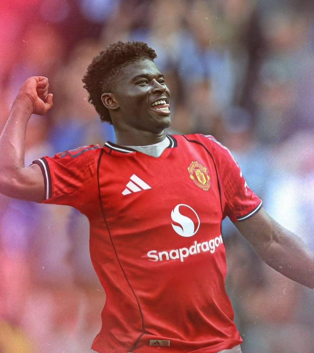 PulseWire_NG's tweet photo. 🇨🇲🔴🚨 INJURY BLOW FOR MANCHESTER UNITED!

New signing Carlos Baleba is expected to be sidelined for up to three weeks with an ankle injury, Michael Carrick has confirmed.

💷 £60m + add-ons signing
🇨🇲 Cameroon international
🩹 Ankle injury
⏳ Up to 3 weeks out https://t.co/SrK3auVUCc