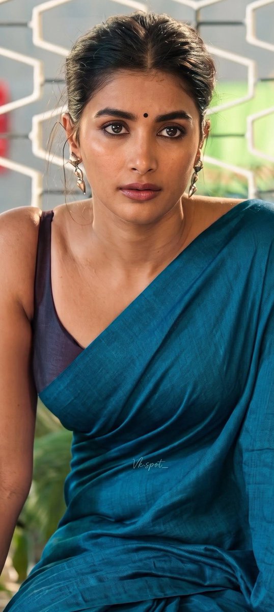 IAmKhabri69's tweet photo. 👩‍🍼Pooja Hegde ( One Of The Highest-Paid Actresses Of South Indian Cinema ) So Beautiful Actress

Luxury Cars Owned by Pooja Hegde!

🚓Range Rover SV / Autobiography: ₹4 Crore
🚙Porsche Cayenne: ₹2 crore.
🚗Audi Q7:  ₹85 lakh.
🚕Jaguar: ₹1.08 crore crore.
🚘Audi Q7: ₹85 lakh. https://t.co/wIkHOhXnhU