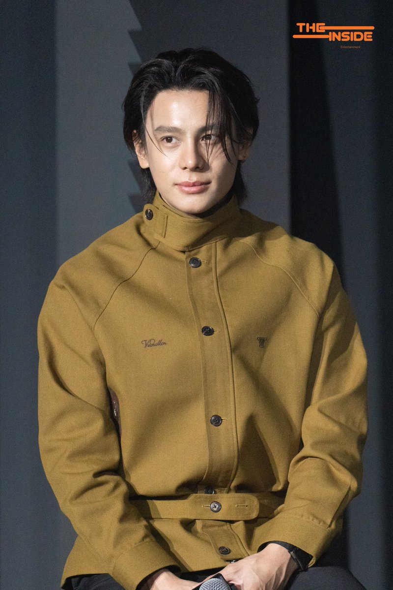 Siiukoi77's tweet photo. That short‑trench coat looks so good on you. You look incredibly handsome today!🧥😎
#FoolInLove
#bankartit https://t.co/hBcR1wCGi3