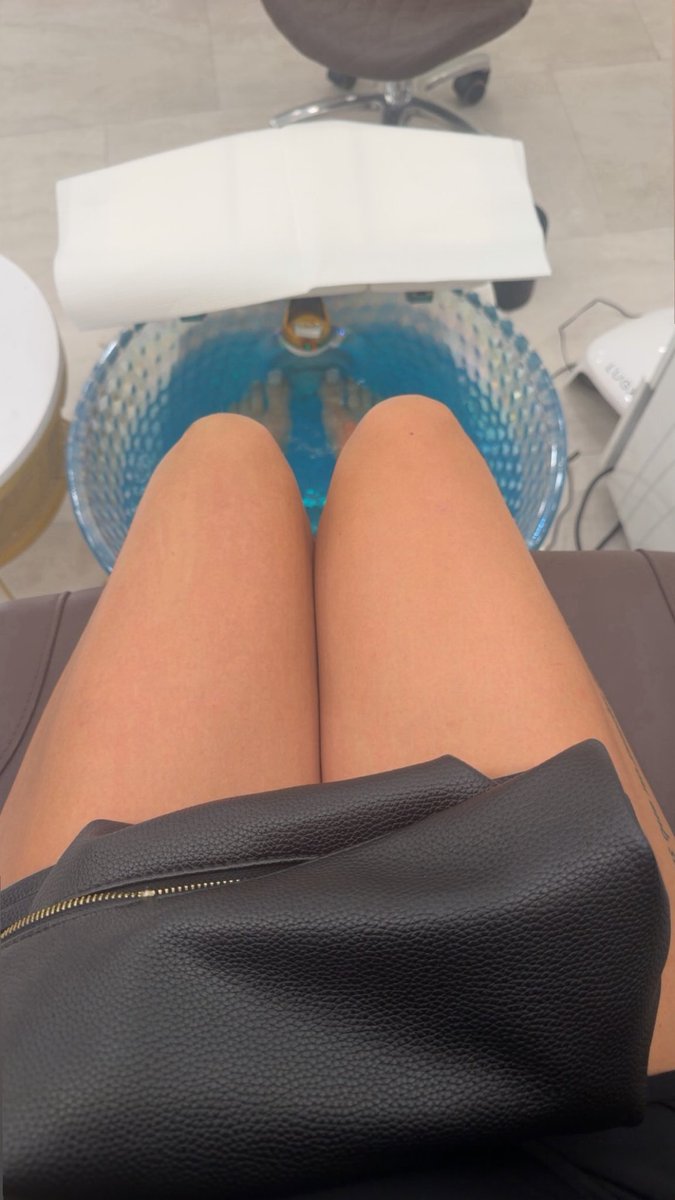 mary3sweet's tweet photo. Wer möchte jetzt für meine Pediküre bezahlen?? 💸💸
Schick mir 150 auf tipfunder NOW😈🔥
https://t.co/dFlvXj4umx https://t.co/T7OgsPceqB