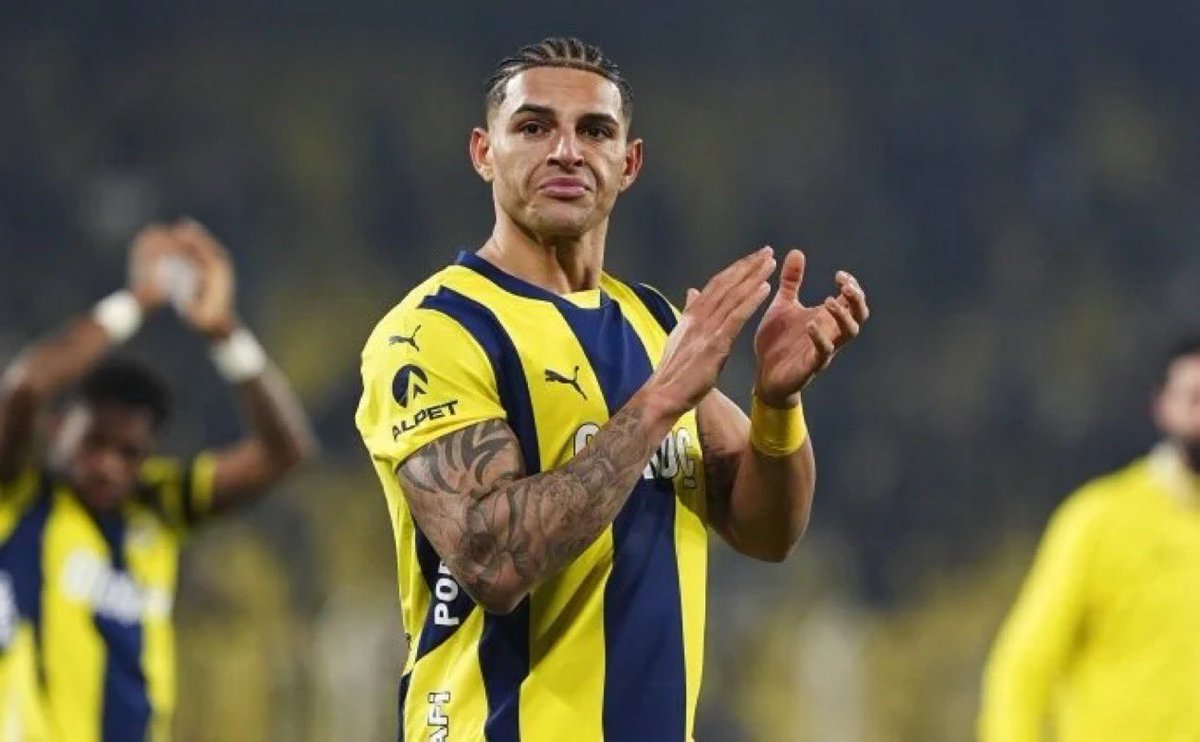 sportsmaraton's tweet photo. 🗣️ Yağız Sabuncuoğlu: "Diego Carlos, Fenerbahçe'deki tüm alacaklarını alıp ayrılmak istiyor." https://t.co/8Jh9Acy7VJ