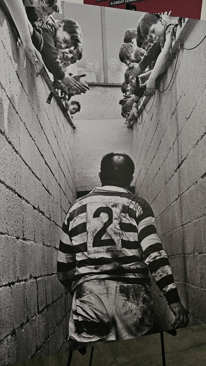 Claire_journo's tweet photo. Just spoken to one of the boys on the wall on THAT Sir Billy Boston photo ❤️
Harold is now 72... but can remember it as if it was yesterday.. ."you couldn't get close to him on the pitch, but at the tunnel when he'd wave back at you it made your day" https://t.co/IM1OJExo1E