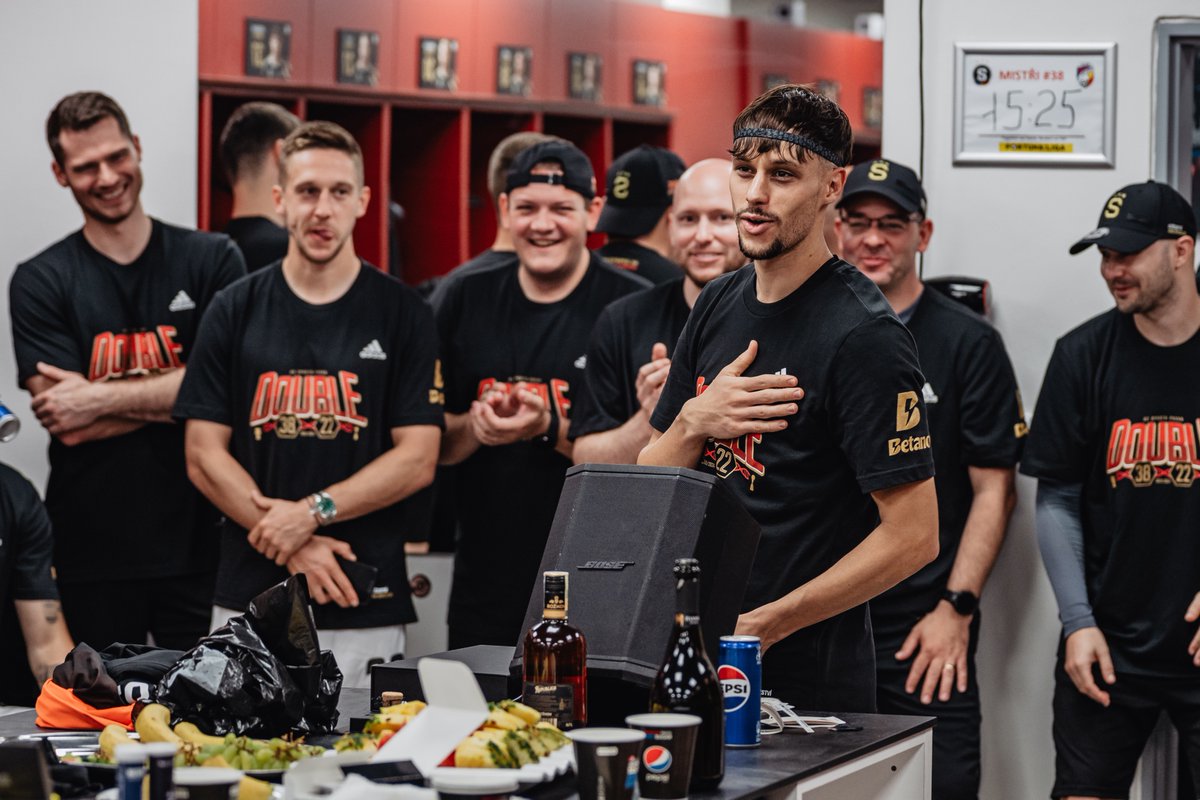ACSparta_CZ's tweet photo. 🏆 Mistr ligy
🏅 Vítěz poháru
👑 Nejlepší hráč ligy 2023/24
🔝 Nejlepší cizinec ligy 2023/24
🇷🇴 Hráč kabiny 2023/24
⭐ Účastník Ligy mistrů 2024/25

Veljko Birmančević. https://t.co/s5VbcpdqEw