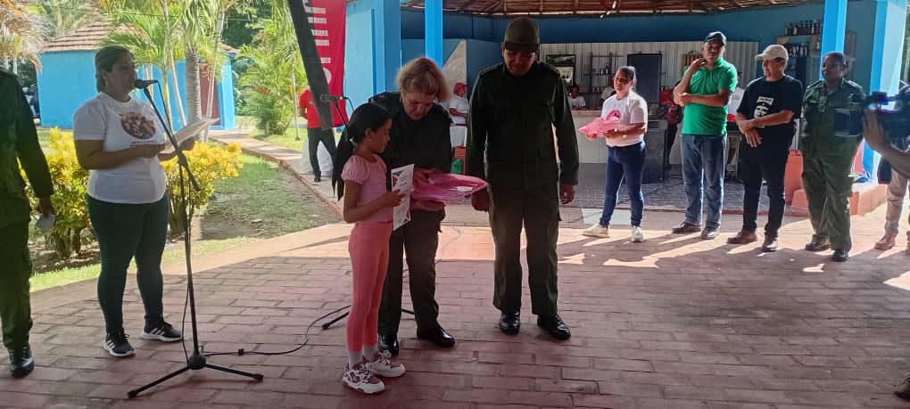 DeivyPrezMartn1's tweet photo. En el Día Nacional de la Defensa estuvimos en el CDZ Banao, municipio #SanctiSpíritusEnMarcha . https://t.co/HcBbtgifrP
