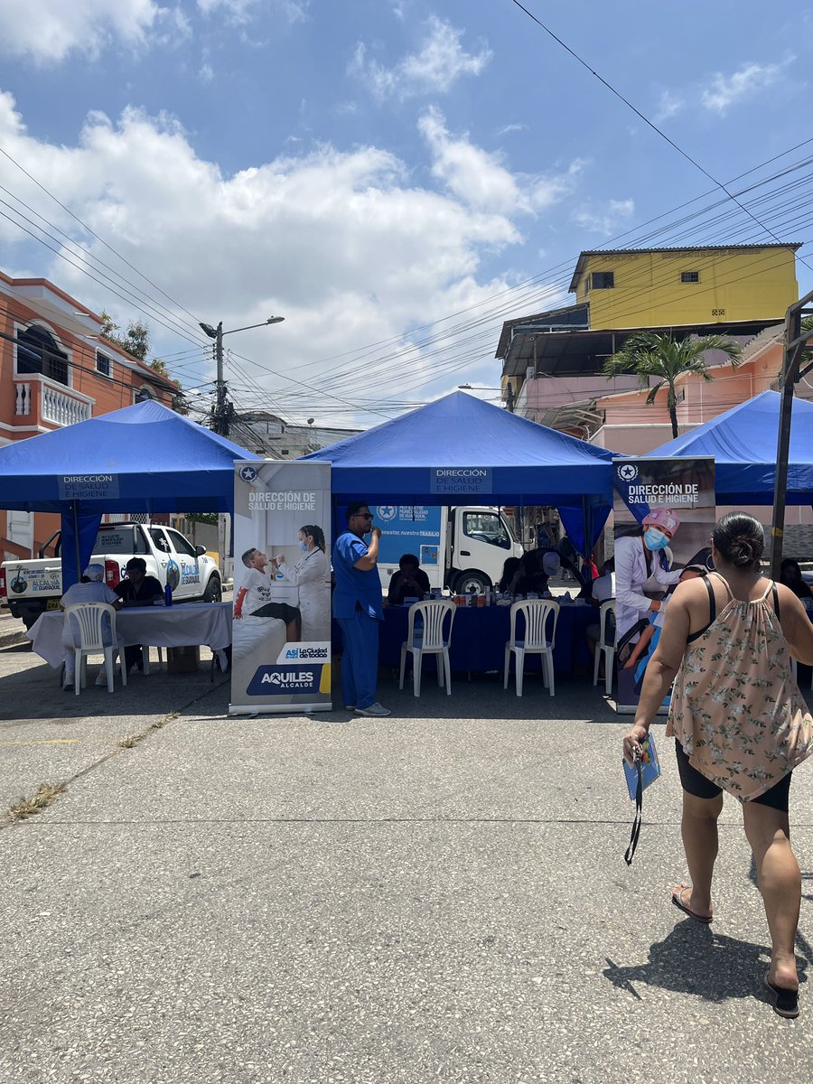 camoxic's tweet photo. Oigan vine hoy donde mi abuelita a Sauces 7 y me encuentro con que afuera de su casa hay TODA una brigada médica con servicios completamente gratuitos de la Alcaldía 😭 te hacen chequeo médico, odontología, cardiología, nutrición, pediatría y hasta ecografías, literalmente solo presentando tu cédula 🥹🫶🏼
Nos vamos chequear asap!!!