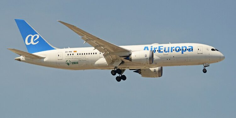 infopublicave's tweet photo. 📢Air Europa anunció la reanudación de sus operaciones desde y hacia el Aeropuerto Internacional Simón Bolívar de Maiquetía a partir del #1Sep, luego de la suspensión ocasionada por los terremotos registrados en #Venezuela el pasado mes de junio.

📌 @monitoreamos https://t.co/gAqM4XhWOJ