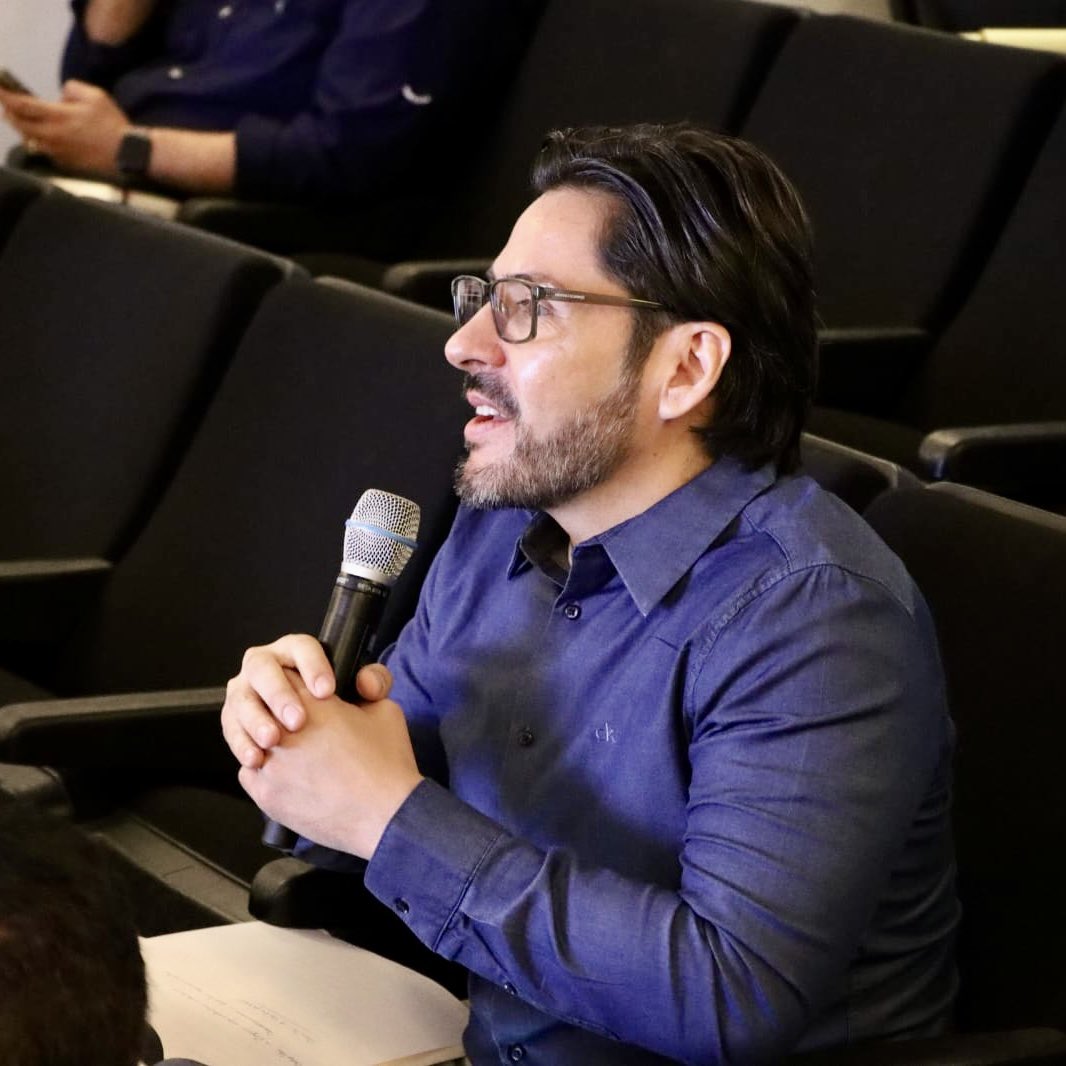 hmocomovamos's tweet photo. 🏛️ Fortalecer a quienes representan a la ciudadanía es clave
Participamos en el Parlamento Abierto sobre la reforma a la Ley de Gobierno y Administración Municipal, para reforzar el papel de regidores como contrapeso.
Gracias al Dip. @BarrazaAlmazan por la invitación.
#RedHCV https://t.co/OZZ3DIYQXe