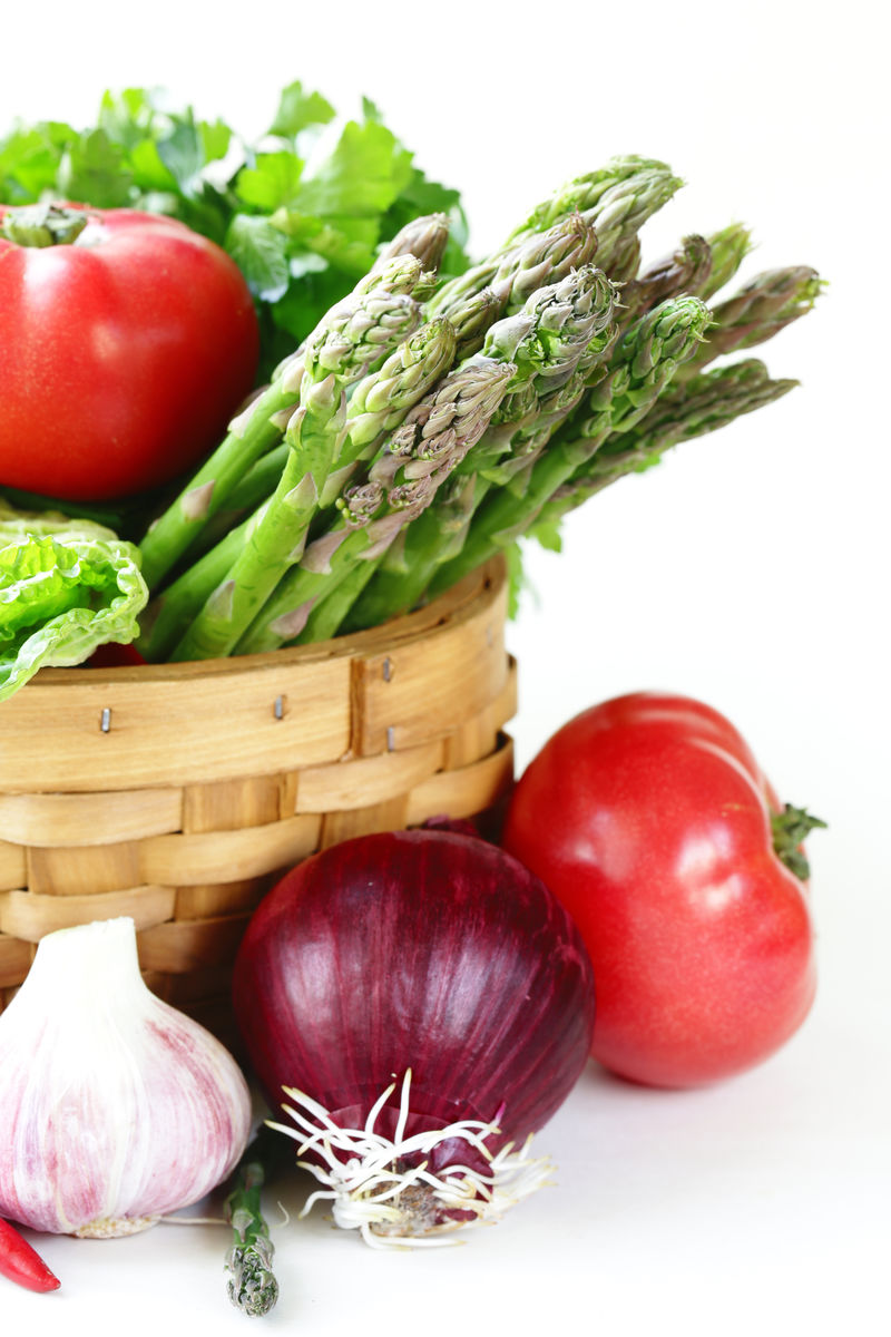 cottl780822's tweet photo. Fresh local asparagus and rainbow cherry tomatoes rest on our kitchen counter — perfect for tonight’s spring salad! Grab yours from the farmers’ market this weekend!， https://t.co/7GUdQDUgsE