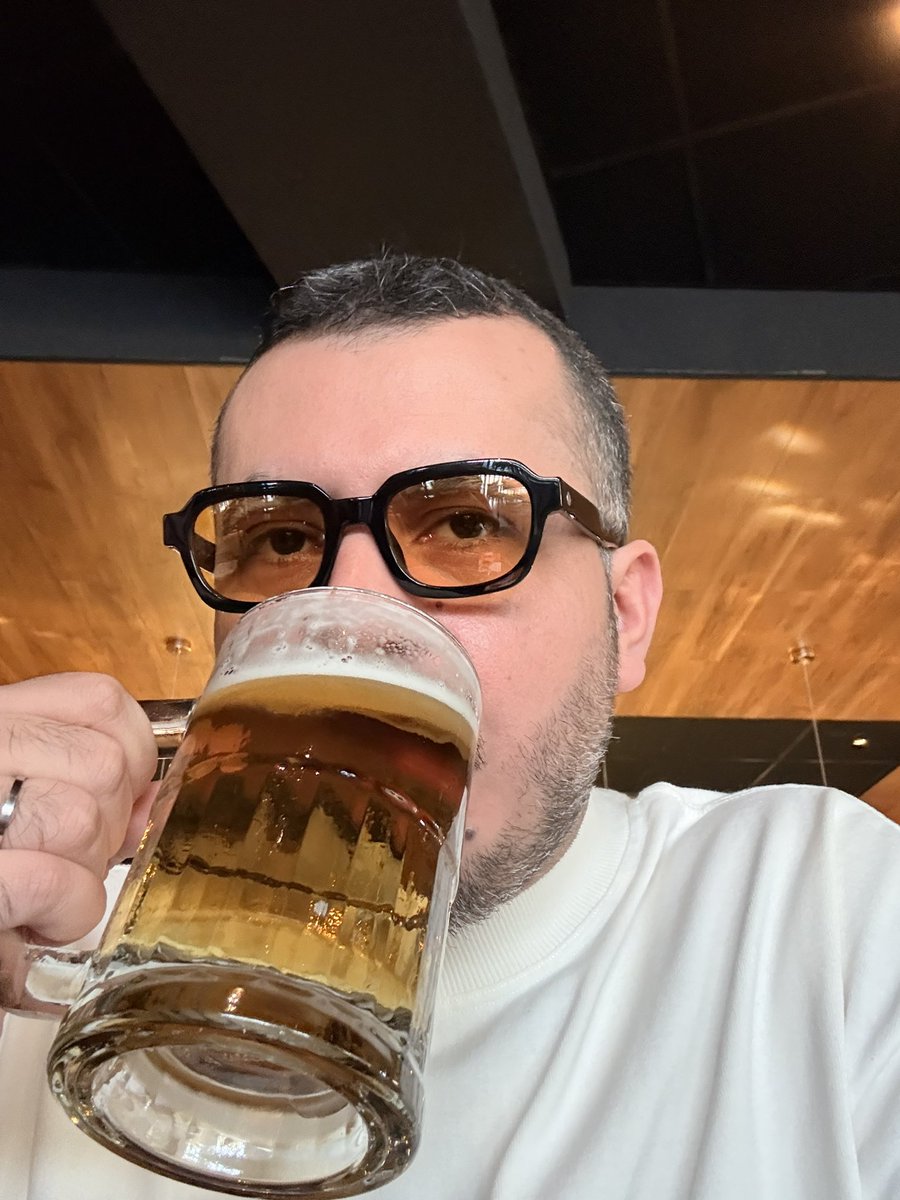 bitucaaaa's tweet photo. semaninha de álbuns chiques https://t.co/5ewn8x6v5h