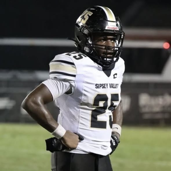 ahsaaradio's tweet photo. AHSAA Football Spotlight presented by Alabama State Games - https://t.co/Ktqvxn6DuN
Isaiah Bennett - Sipsey Valley High School
Bennett, a 5'10, 195 lb senior RB, took only five carries for Bennett to tally 228 yards and three touchdowns in a win over Marion County 48-12. Bennett rushed for over 2000 yards as a junior.