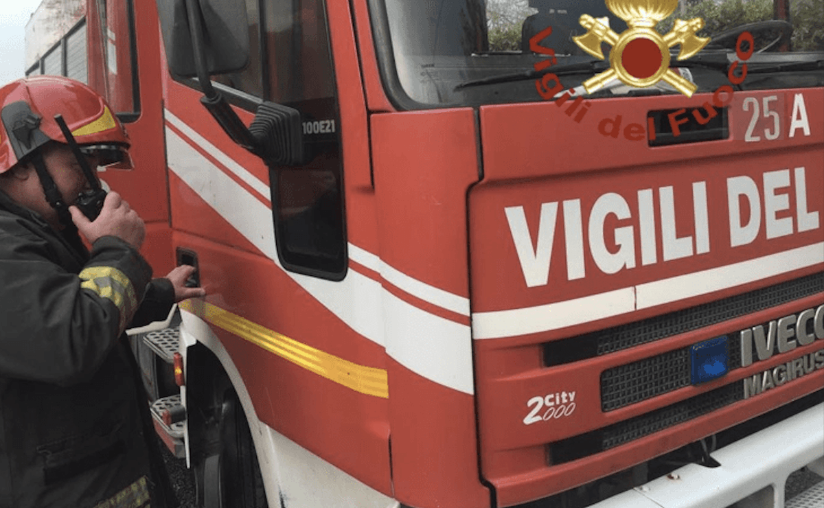 radiolombardia's tweet photo. Tromba d’aria su #Cremona, #grandine e #vento devastano la città: danni a Duomo e Palazzo Comunale.
#radiolombardia #noncifermiamomai #maltempo
https://t.co/t83qookgFe https://t.co/VK25CyS63p