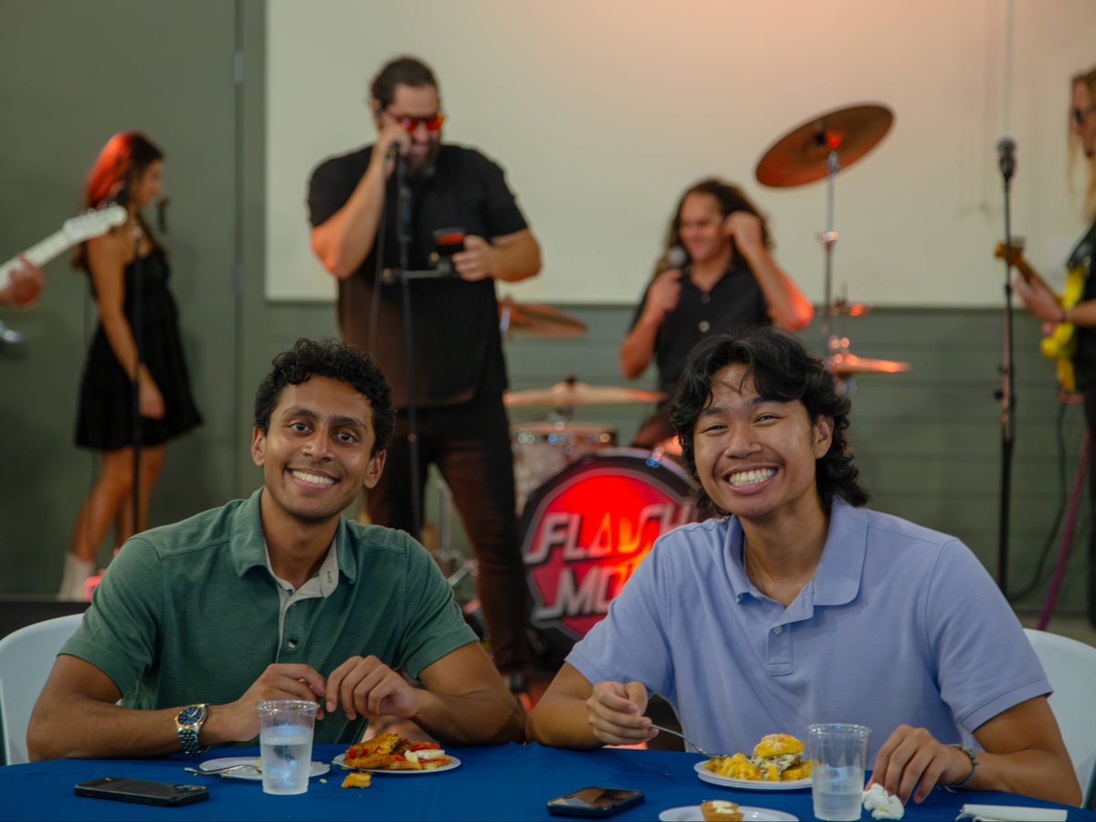 MUSC_COM's tweet photo. Last night, the Class of 2030 got a true taste of South Carolina! Faculty, staff, and students gathered for a classic Lowcountry boil, a perfect evening of good food, new connections, Southern tradition, and community!

Check out photos from the event: https://t.co/FKfTUmjkWE https://t.co/YqcQuUFaP0