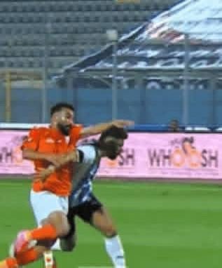 tmrbr5's tweet photo. التحكيم المصري في الجوله الاولى من الدوري https://t.co/ee4flyccsP