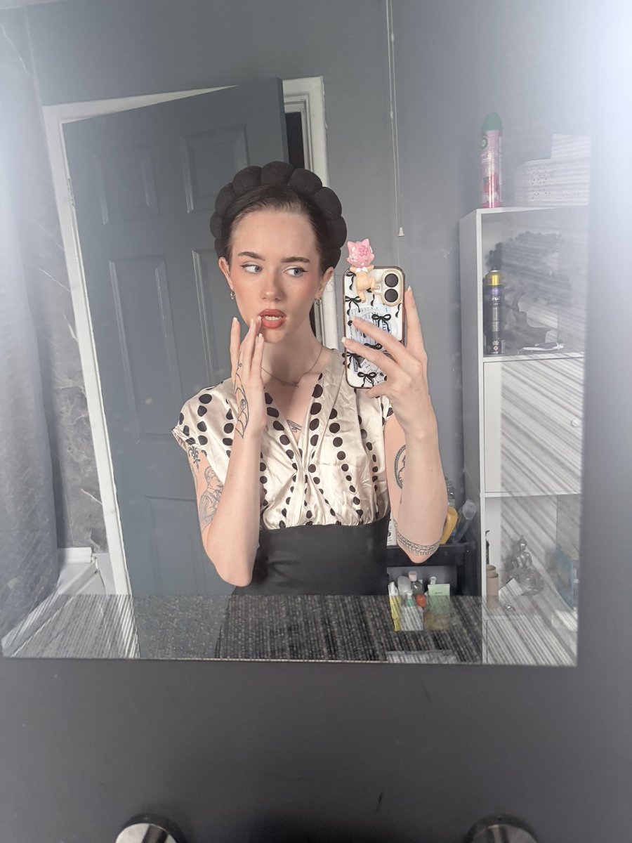 milfanderson's tweet photo. i nibbled a bit actually x https://t.co/5ufOmCmK9B