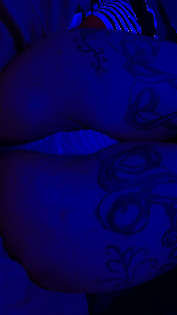PerryLindaRose's tweet photo. blue room 🩵🤍🖤🥵🥵🥵#hot #panties #ass #fyp https://t.co/hAUFY4Xnd4