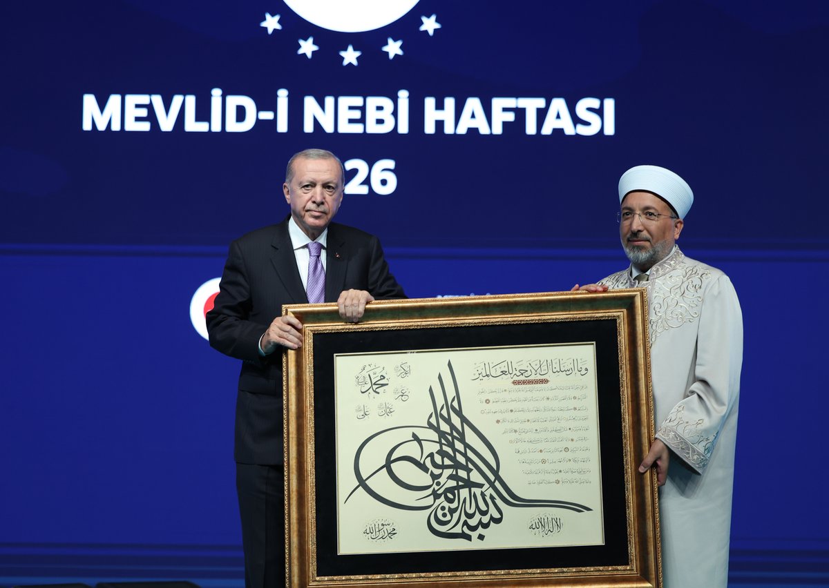 RTEdijital's tweet photo. Cumhurbaşkanımız @RTErdogan, Mevlid-i Nebi Haftası Programı'na katıldı.

“Müslümanlar olarak birbirimize inanarak, birbirimize dayanarak, omuz omuza, yürek yüreğe vererek istikbale hep beraber yürüyelim istiyoruz.” https://t.co/nO9vmqekAd