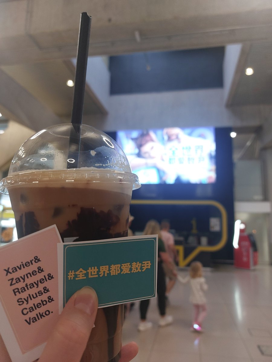paprka_'s tweet photo. What better way to end the day than a Valko-appropriate drink (aka a concerning amount of chocolate sauce) while checking out the Valko billboards at Cologne Airport? 🍫🐺

Truly unreal to see this in Germany 🥹
#全世界都爱敖尹 #LADSis6 #NoValkoNoMoney https://t.co/8YUPXQ1E2i
