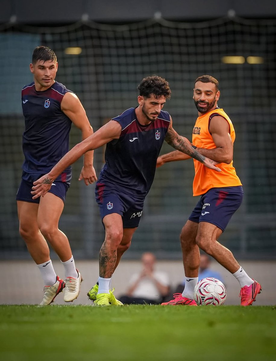 OhKimJongin1's tweet photo. Dün geceden sonra herkes çok mutlu gözüküyor. Fatih hocam bu takım sana inanıyor, seninle olmak istiyor. Biz de hem sana hem bu takıma inanıyoruz 🥹🫂❤️💙 https://t.co/D6UDcuWdDJ
