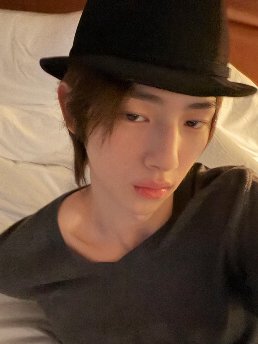qezzro's tweet photo. 아니네… 존나 예쁘네… 견호는 그냥 딱봐도 존나 예뻐서 예쁘다는 말을 했을 뿐이었네… https://t.co/Djmtbs8Ith