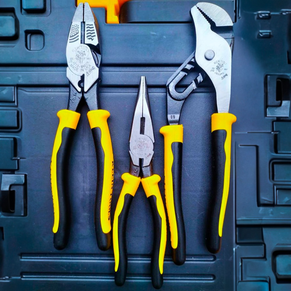 KleinToolsMex's tweet photo. Eliseo nos comparte estas bellezas de su colección 😎🛠️ ¿Qué te parecen? 👇

@ ΕΞ Ιιδεο

#herramientas #electricista #KleinTools #industrial  #liniero #construccion #tools #handtools #pinzas #alicates #martillo #portaherramientas #desarmadores #probadoresdevoltaje https://t.co/jbN55N8frQ